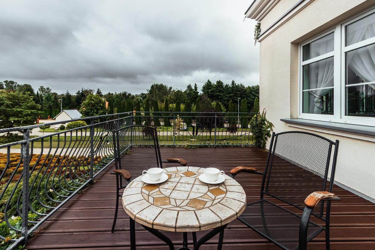 Dwor Dwikozy Hotel Exterior photo