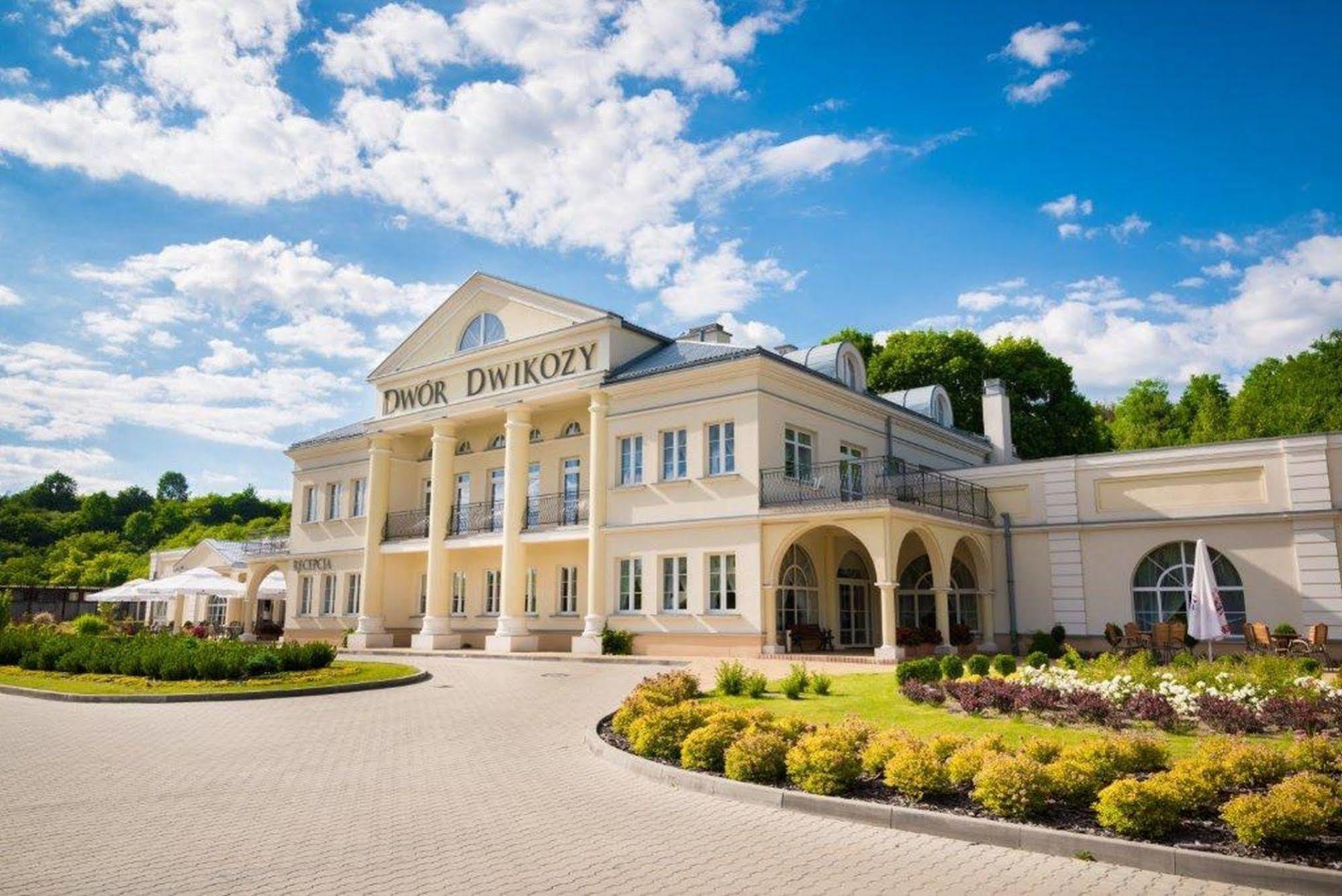 Dwor Dwikozy Hotel Exterior photo