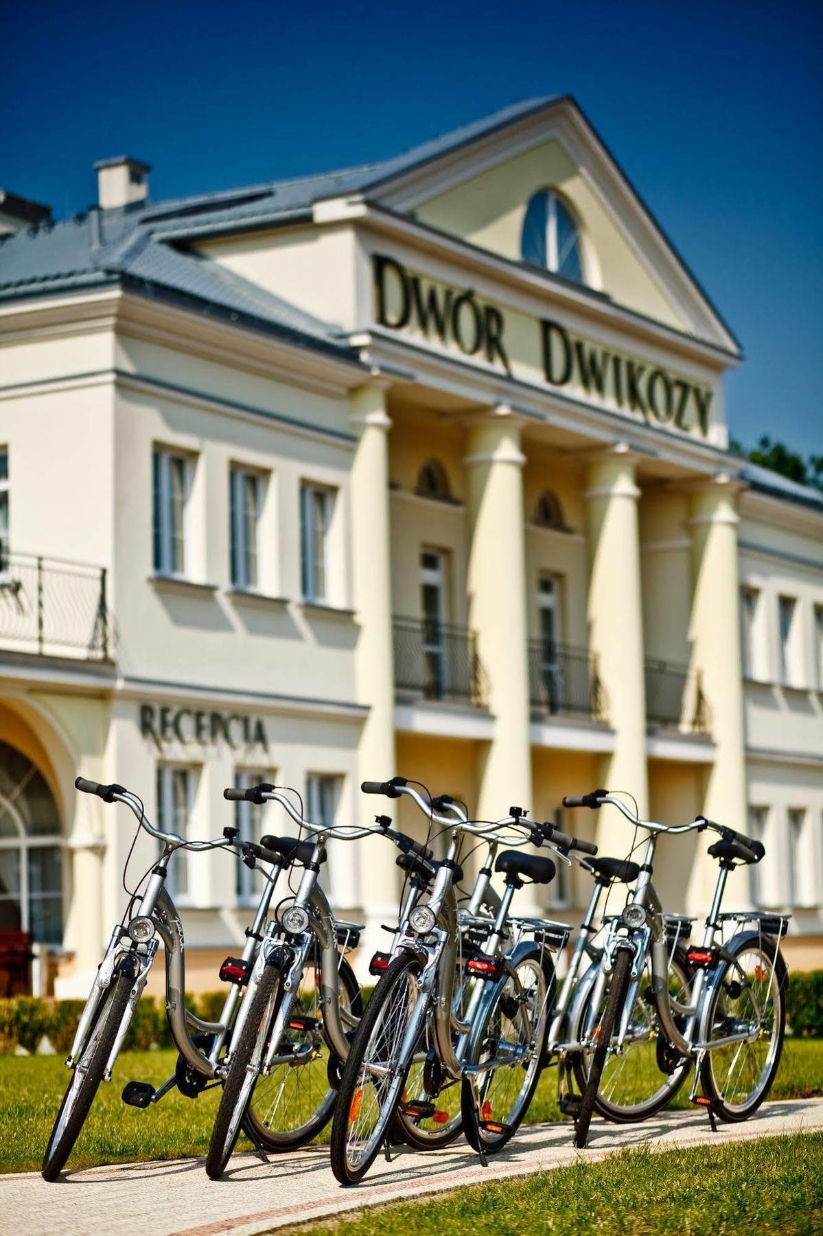 Dwor Dwikozy Hotel Exterior photo
