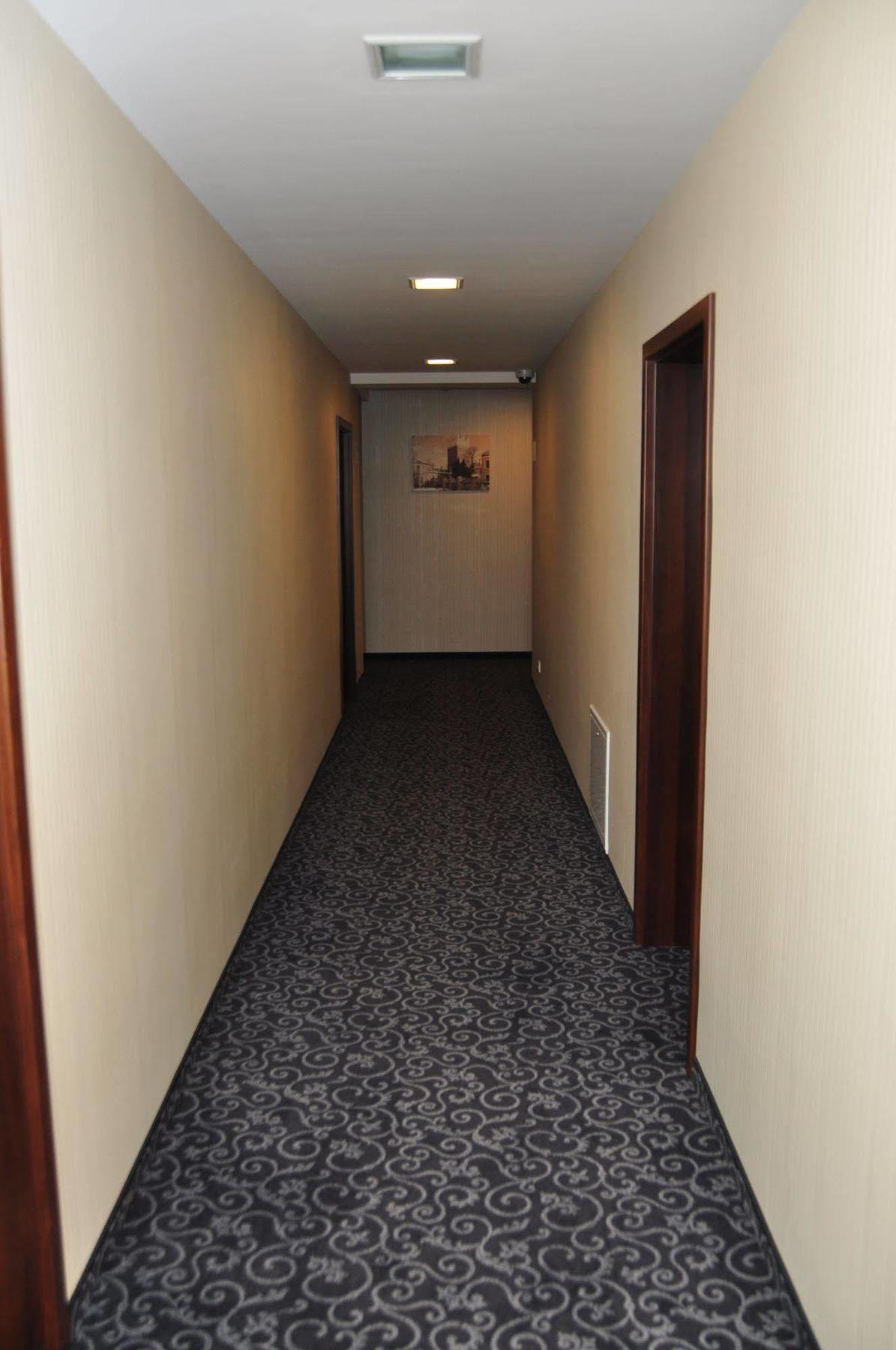 Dwor Dwikozy Hotel Exterior photo